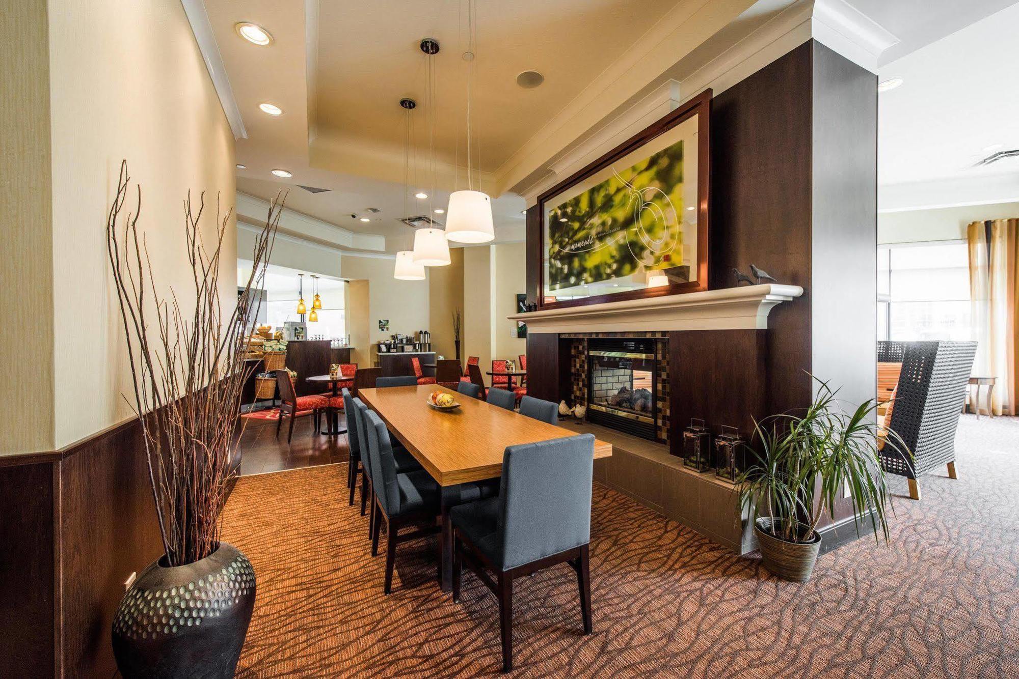 Hilton Garden Inn Saskatoon Downtown Exterior foto